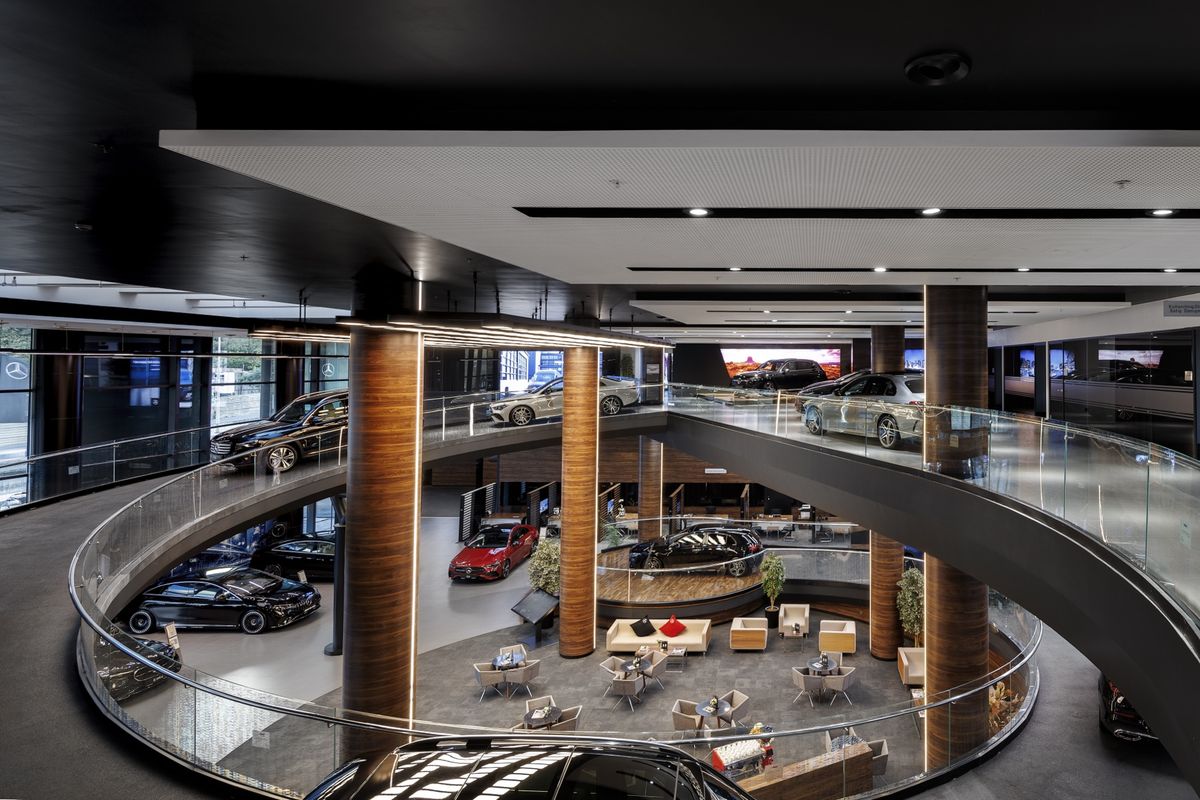 Mercedes-Benz Gelecek Otomotiv dış cephe, Furkan Uyan